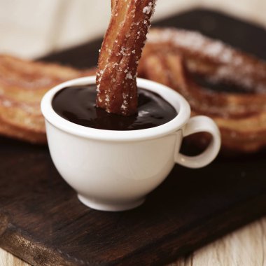 churro con çikolata, tipik İspanyol tatlı snack