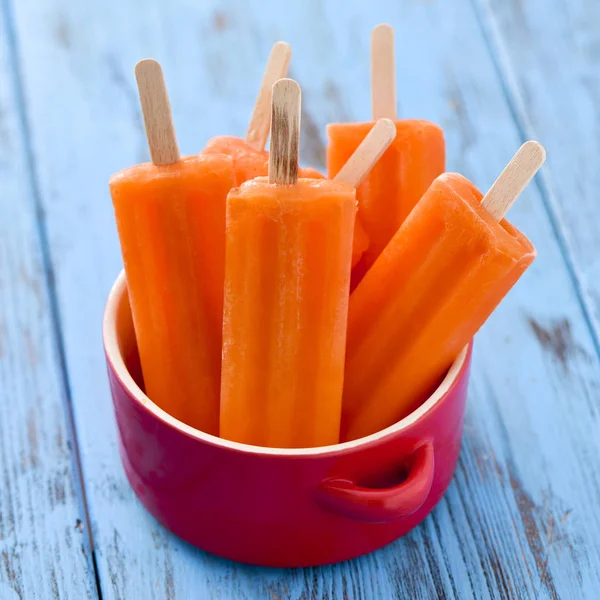 Oranžová ochucený ice pops — Stock fotografie