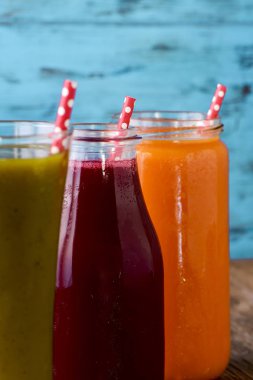 farklı taze smoothies