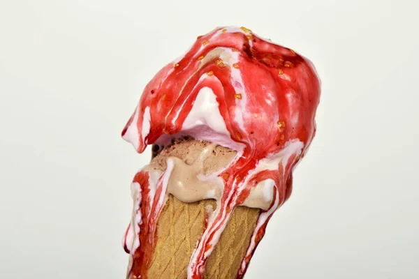 Olvadó fagylalt kúpot — Stock Fotó