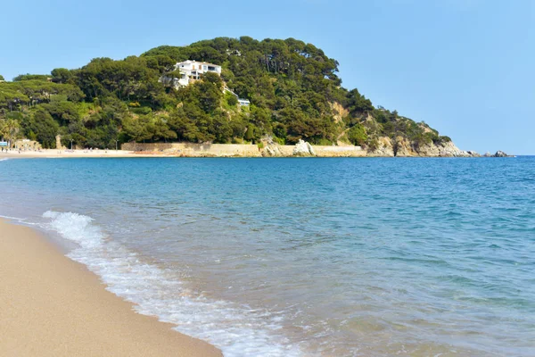 Praia de Fenals em Lloret de Mar, Espanha — Fotografia de Stock