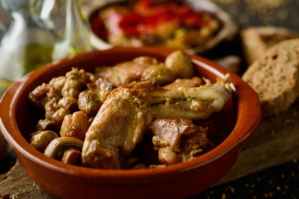 Spaanse geroosterde kip en konijn — Stockfoto