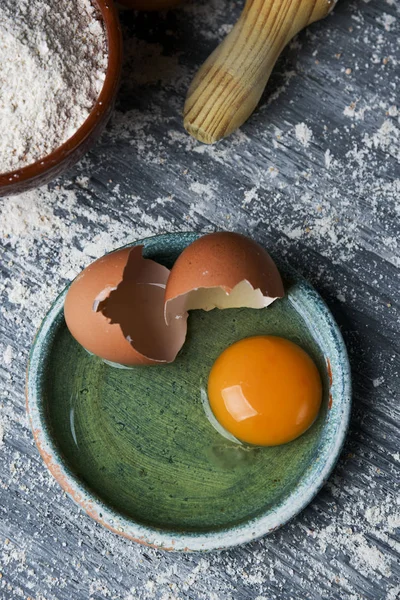 Яйца, мука и булавка — стоковое фото