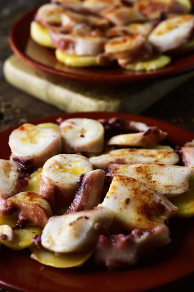 Pulpo a la gallega, испанский рецепт осьминога — стоковое фото