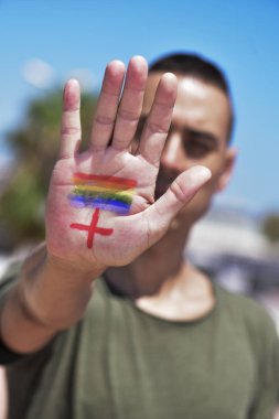 Gökkuşağı bayrağı ve Lgbti HIV-pozitif insanlar için artı işareti