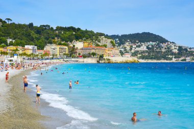 İnsanlar sahilde Nice, Fransa