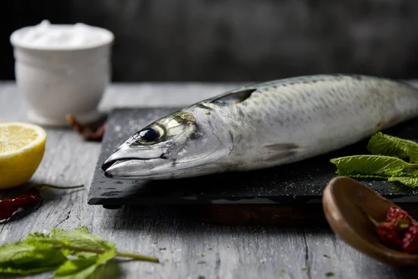 Raw fresh mackerel — Stock Photo, Image