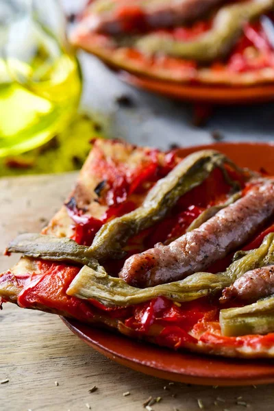 Coca de recapte, katalánský pikantní dort podobný pizze — Stock fotografie