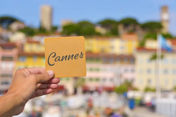 Palabra Cannes en el puerto de Vieux en Cannes, Francia — Foto de Stock