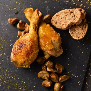 kızarmış tavuk budu