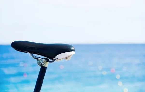 Bicicleta em frente ao mar — Fotografia de Stock