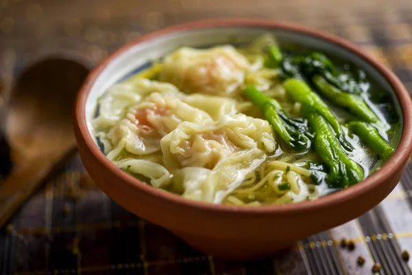 Shrimp wonton noodle soup with choy sum — Stock Photo, Image