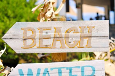Ibiza Adası, İspanya plaja işaret tabelasını