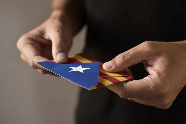 Envelope com a bandeira catalã pró-independência — Fotografia de Stock