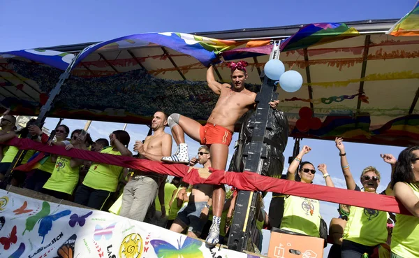 Desfile del orgullo gay en Barcelona, España — Foto de Stock