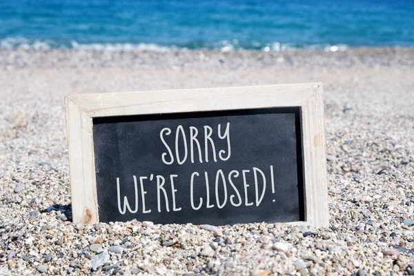 Text sorry we are closed in a chalkboard — Stock Photo, Image