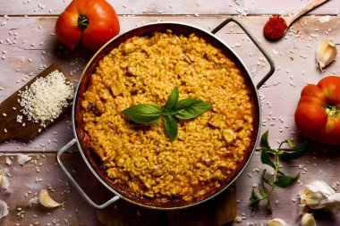 İspanyol tavuk paella