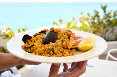 tipik İspanyol paella tabak