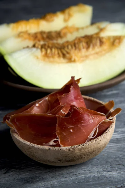 Spanische Melone con jamon, Serrano-Schinken mit Melone — Stockfoto