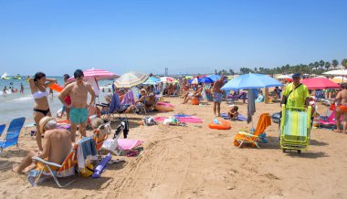 insanlar Llevant Beach, Salou, İspanya