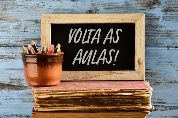 Texto volta as aulas, de vuelta a la escuela en portugués — Foto de Stock