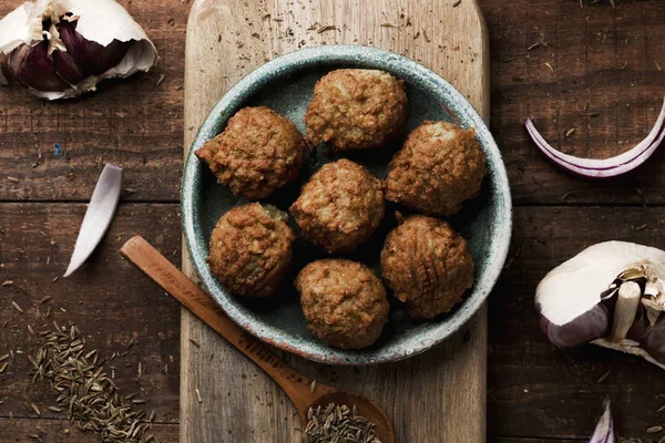 Falafel in a green earthenware plate — Stock Photo, Image