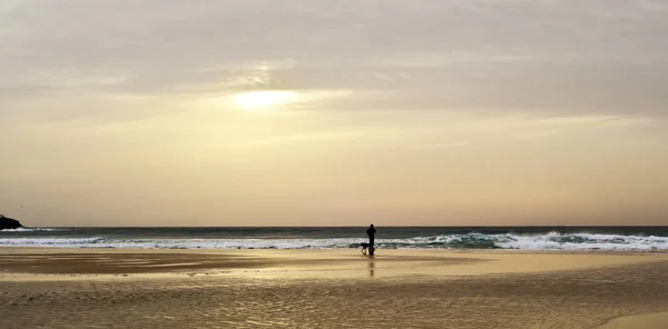 Coucher de soleil sur la plage de Lances à Tarifa, Espagne — Photo