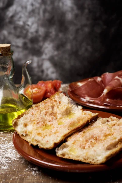 Catalan pa amb tomaquet with serrano ham — Stock Photo, Image