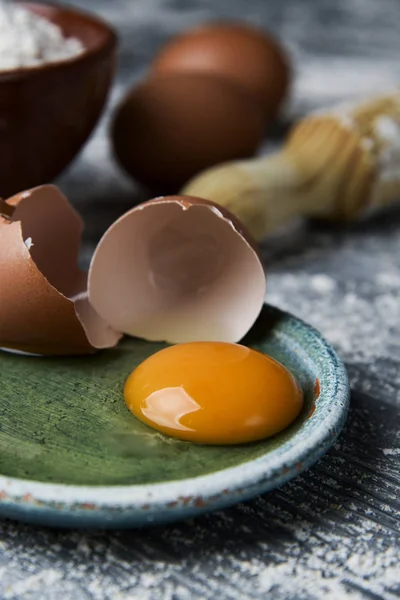 Huevos, harina y rodillo — Foto de Stock