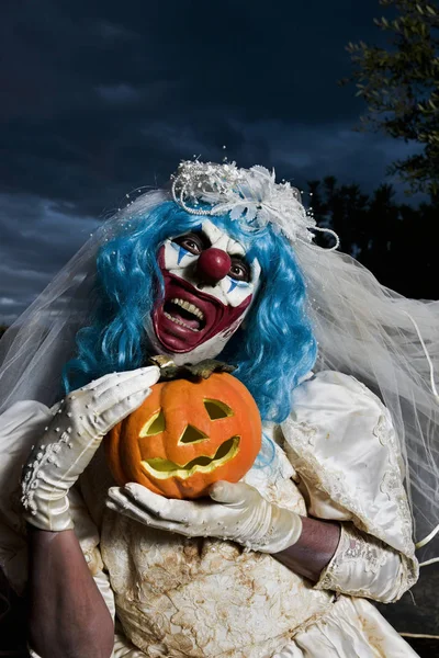 korkunç şeytani palyaço bir gelin elbise