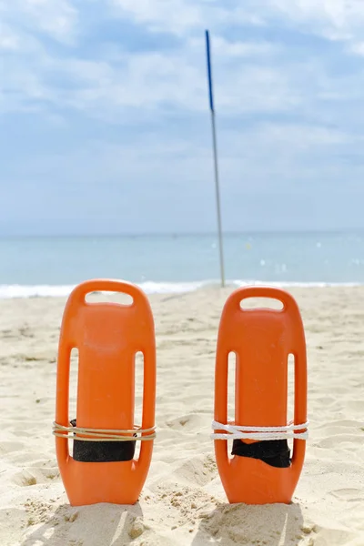 Rescue buoys on a quiet beach — Stock Photo, Image