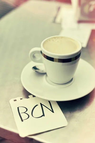 Kaffe och ordet Bcn, för Barcelona, i en anteckning — Stockfoto
