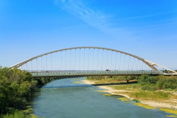 西班牙萨拉戈萨Tercer Milenio桥 — 图库照片