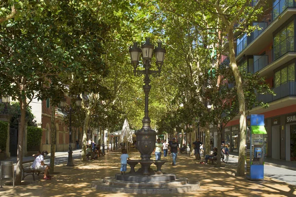 Rambla Just Oliveras, i Hospitalet, Spanien — Stockfoto