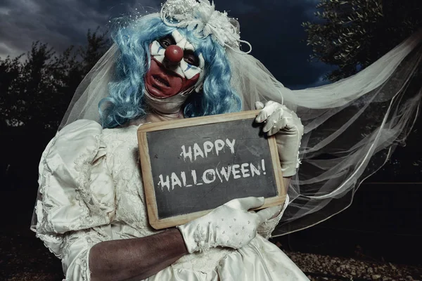 Böser Clown wünscht frohes Halloween — Stockfoto