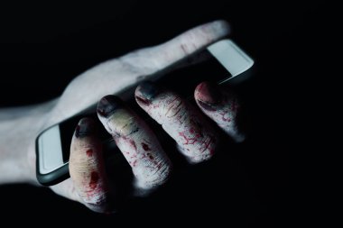 zombi elinde bir akıllı telefon ile