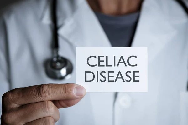 Médico y letrero con texto enfermedad celíaca — Foto de Stock