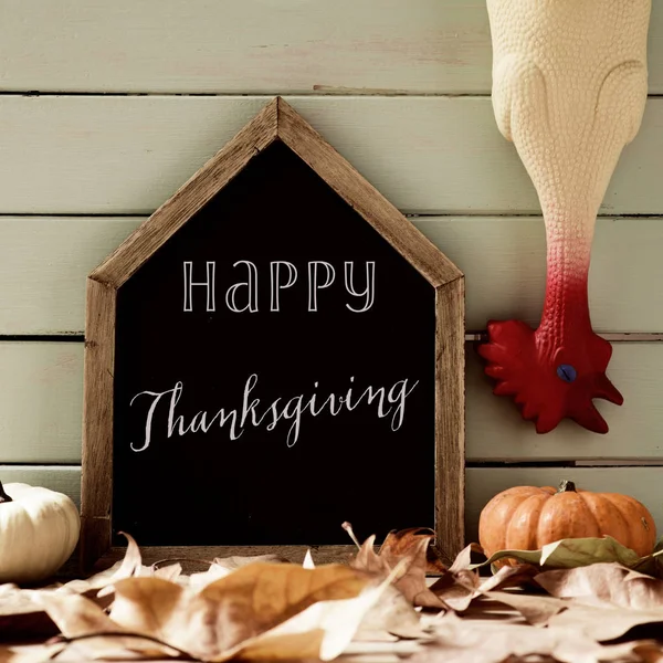 Plockade Turkiet och texten happy thanksgiving — Stockfoto