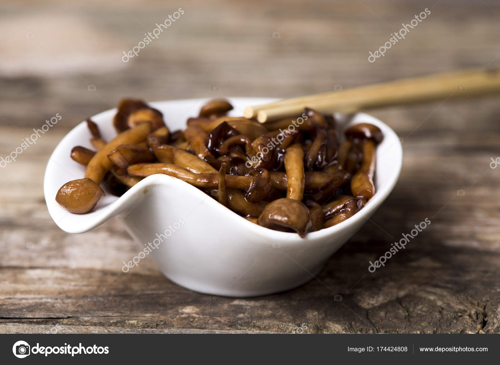 Shimeji salteado bunapishimeji japonés salteado setas — Foto de