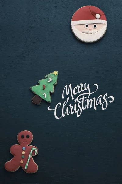 Biscoitos de Natal e texto Feliz Natal — Fotografia de Stock