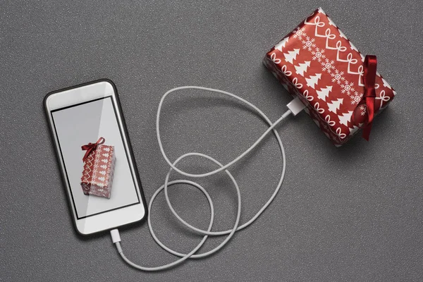 Smartphone and christmas gift — Stock Photo, Image