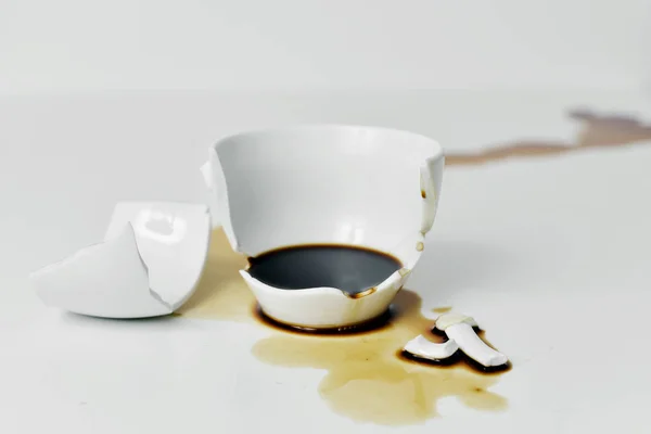 Broken cup of coffee — Stock Photo, Image