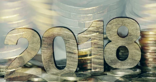 Pièces en euros et le numéro 2018, comme la nouvelle année — Photo