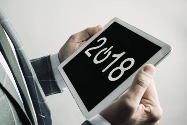 adam ve bir tablet sayısında 2018, yeni yıl olarak
