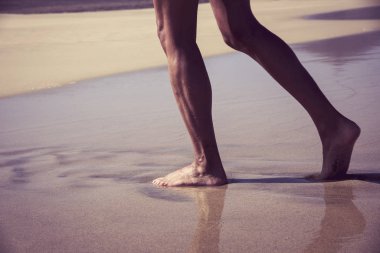 Okyanustan gelen genç adam