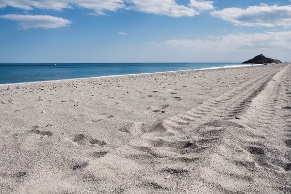 Plage déchirée à Hospitalet del Infant, Espagne — Photo