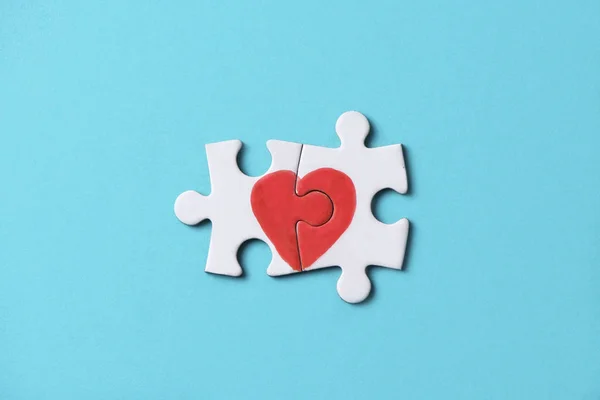 Pieces of a puzzle forming a heart — Stock Photo, Image