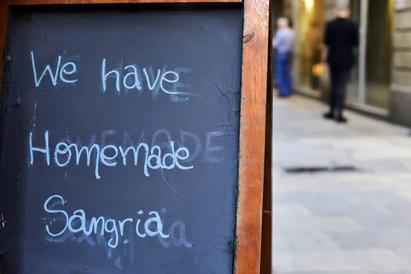 Texten har vi hemmagjord sangria, i Barcelona, Spanien — Stockfoto