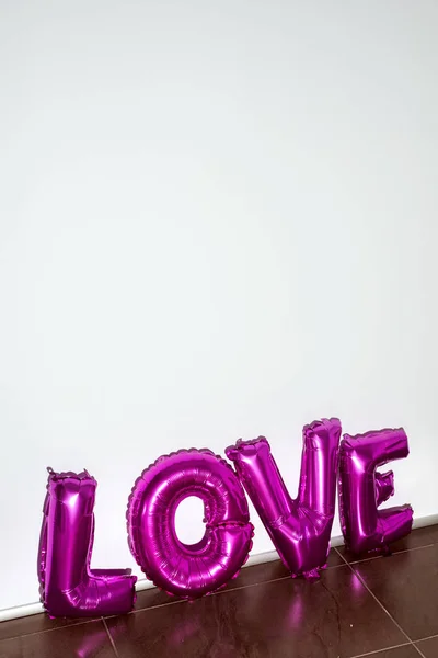 字母形状的气球形成词爱 — 图库照片