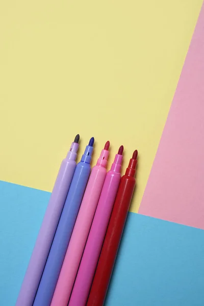 Войлочные ручки разных цветов — стоковое фото